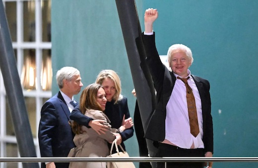 It was the Media, Led by the Guardian, that Kept Julian Assange behind Bars